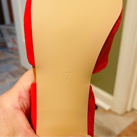 💋NWOB! Vibrant YDN Scalloped, Pointed Toe, D’Orsay Style, Kitten Heels! - Picture 14 of 14